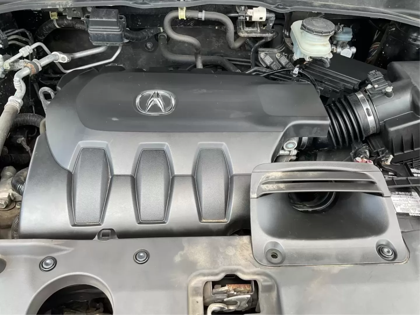 2018 Acura RDX AcuraWatch Plus Package (5J8TB4H34JL) with an 3.5L V-6 i-VTEC variable valve control engine, located at 401 Woodman Dr, Riverside, OH, 45431, (937) 908-9800, 39.760899, -84.123421 - **Elevate Your Commute and Family Adventures with the 2018 Acura RDX at Advantage Car and Credit!**<br /> <br /> Are you in search of a versatile vehicle that promises both comfort and style for your daily commutes or family escapades? Look no further than the stunning 2018 Acura RDX, available at A - Photo#11