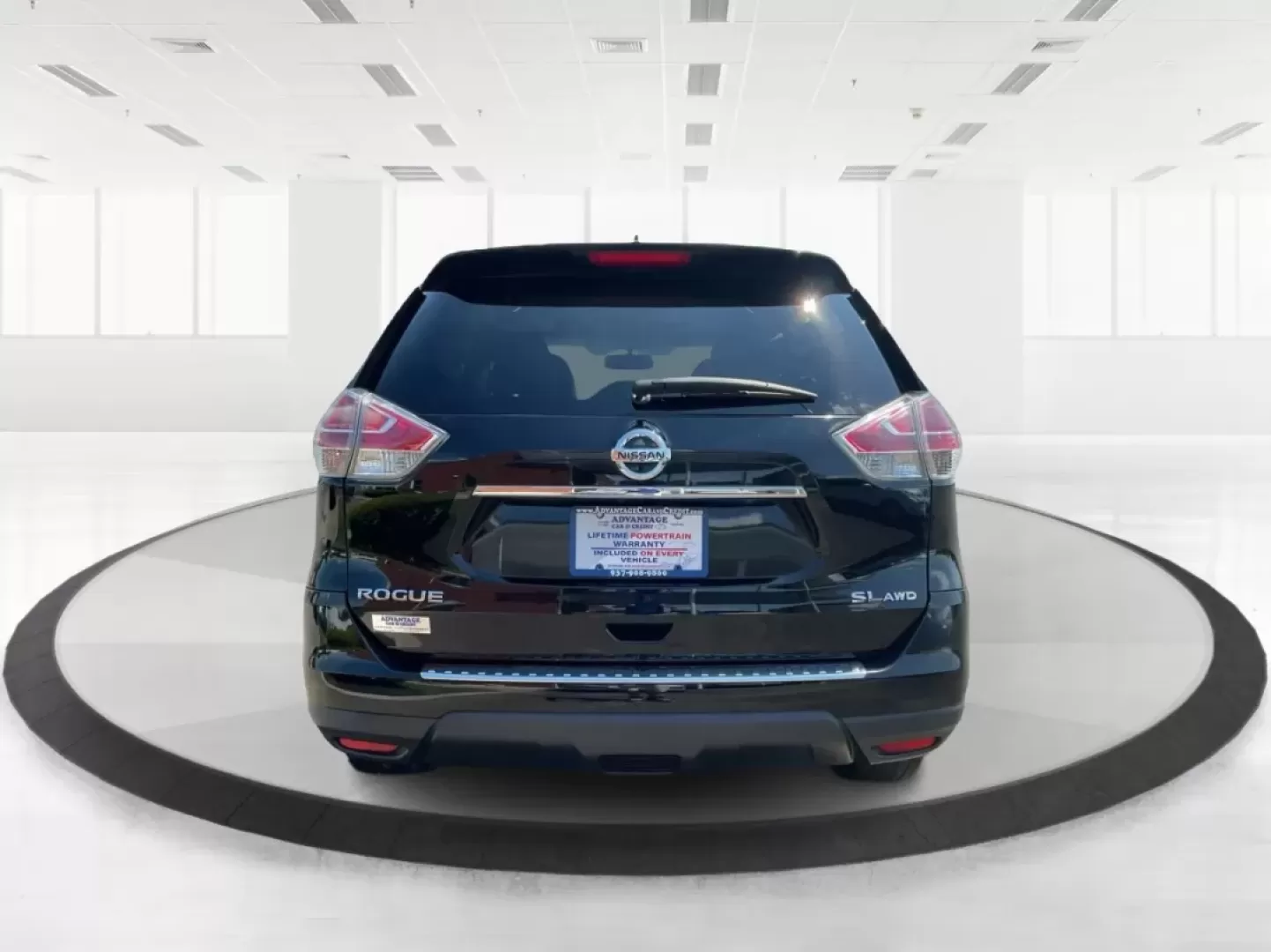 2015 Nissan Rogue SL (5N1AT2MV5FC) with an 2.5L I-4 DOHC engine, located at 401 Woodman Dr, Riverside, OH, 45431, (937) 908-9800, 39.760899, -84.123421 - Unleash adventure and elevate your daily commute with the 2015 Nissan Rogue SL, available now at Advantage Car and Credit, your trusted Buy Here Pay Here dealership in Fairborn, OH. Located at 1184 Kauffman Ave, Fairborn, OH 45324, we specialize in providing flexible financing options, ideal for bud - Photo#3