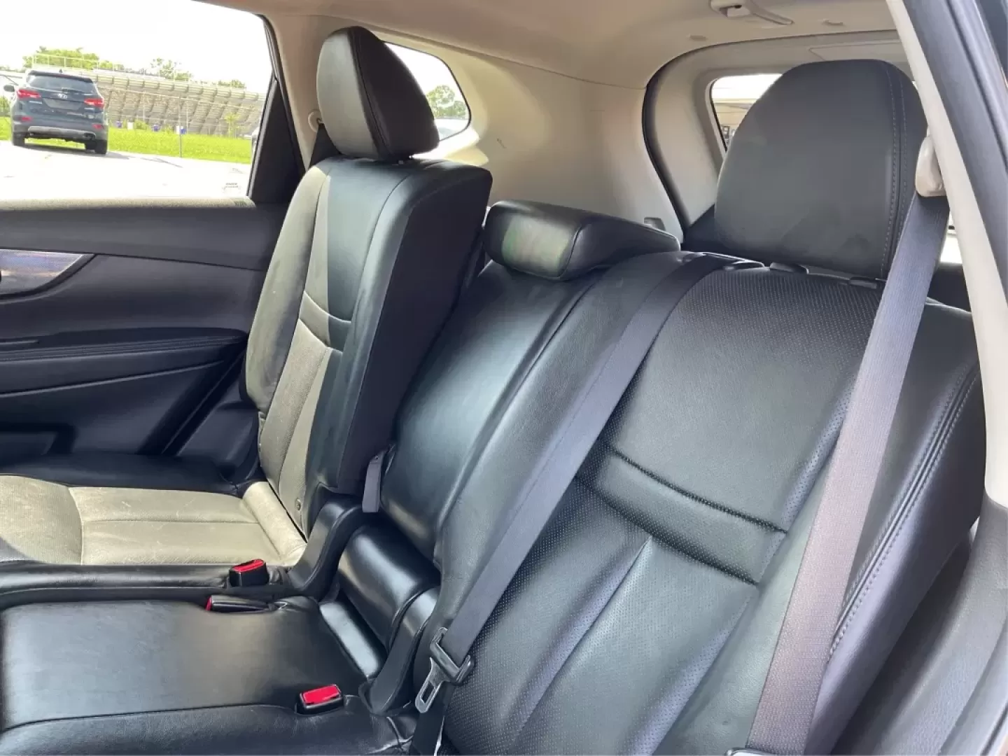 2015 Nissan Rogue SL (5N1AT2MV5FC) with an 2.5L I-4 DOHC engine, located at 401 Woodman Dr, Riverside, OH, 45431, (937) 908-9800, 39.760899, -84.123421 - Unleash adventure and elevate your daily commute with the 2015 Nissan Rogue SL, available now at Advantage Car and Credit, your trusted Buy Here Pay Here dealership in Fairborn, OH. Located at 1184 Kauffman Ave, Fairborn, OH 45324, we specialize in providing flexible financing options, ideal for bud - Photo#10