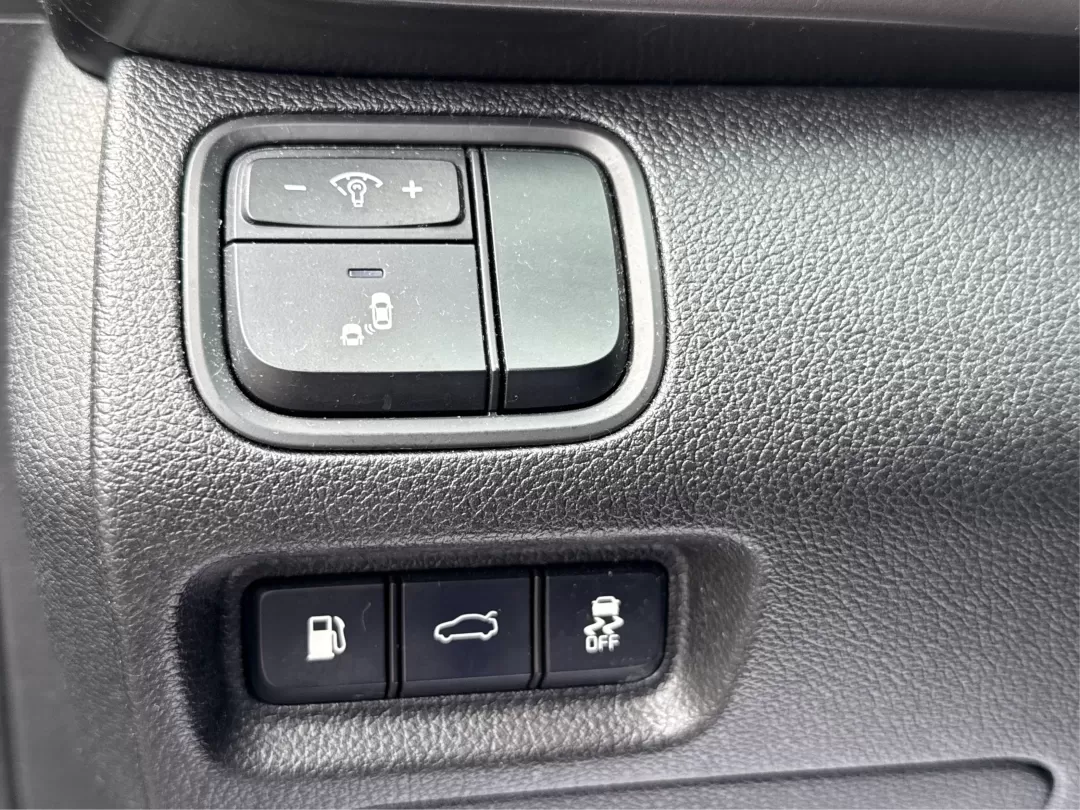 2015 Nissan Rogue SL (5N1AT2MV5FC) with an 2.5L I-4 DOHC engine, located at 401 Woodman Dr, Riverside, OH, 45431, (937) 908-9800, 39.761024, -84.120956 - Photo#17