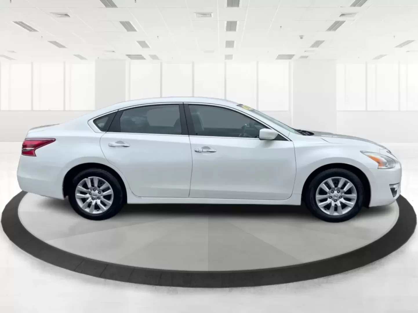 2013 Nissan Altima 2.5 S (1N4AL3APXDC) with an 2.5L I-4 DOHC engine, located at 401 Woodman Dr, Riverside, OH, 45431, (937) 908-9800, 39.760899, -84.123421 - **Experience the Ultimate Blend of Comfort and Reliability with the 2013 Nissan Altima 2.5 S Perfect for Your Lifestyle!**<br /> <br /> Are you in search of a vehicle that effortlessly balances daily commuting and weekend getaways? Look no further than this stunning 2013 Nissan Altima 2.5 S, now av - Photo#1