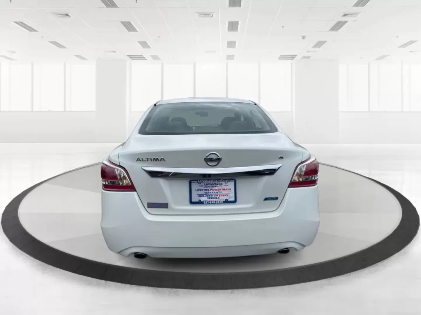 2013 Nissan Altima 2.5 S (1N4AL3APXDC) with an 2.5L I-4 DOHC engine, located at 401 Woodman Dr, Riverside, OH, 45431, (937) 908-9800, 39.760899, -84.123421 - **Experience the Ultimate Blend of Comfort and Reliability with the 2013 Nissan Altima 2.5 S Perfect for Your Lifestyle!**<br /> <br /> Are you in search of a vehicle that effortlessly balances daily commuting and weekend getaways? Look no further than this stunning 2013 Nissan Altima 2.5 S, now av - Photo#3