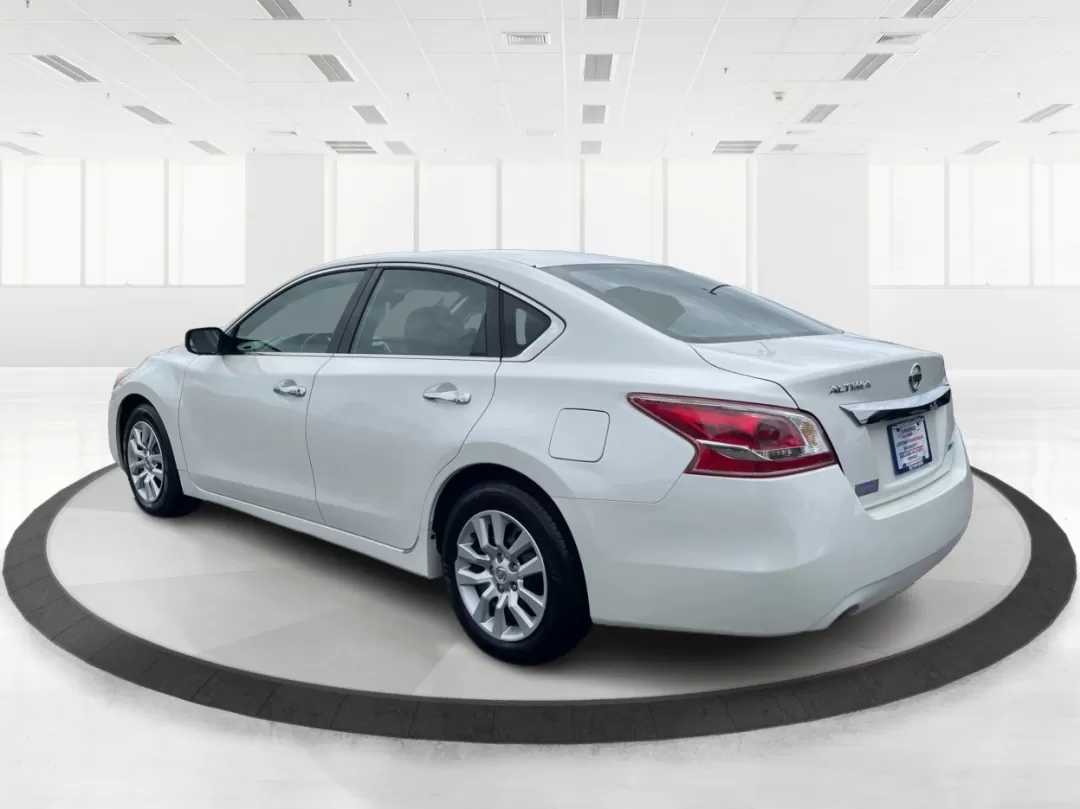2013 Nissan Altima 2.5 S (1N4AL3APXDC) with an 2.5L I-4 DOHC engine, located at 401 Woodman Dr, Riverside, OH, 45431, (937) 908-9800, 39.760899, -84.123421 - Photo#4