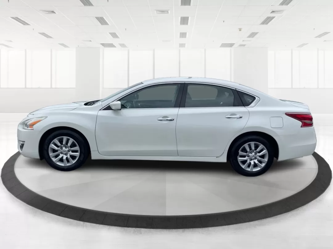 2013 Nissan Altima 2.5 S (1N4AL3APXDC) with an 2.5L I-4 DOHC engine, located at 401 Woodman Dr, Riverside, OH, 45431, (937) 908-9800, 39.760899, -84.123421 - Photo#5