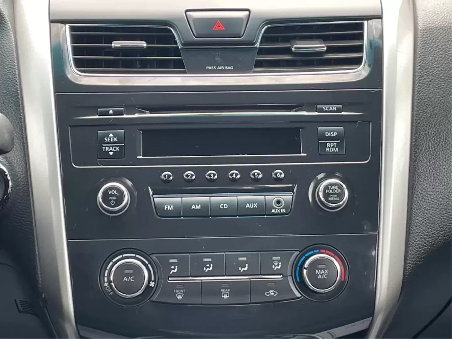 2013 Nissan Altima 2.5 S (1N4AL3APXDC) with an 2.5L I-4 DOHC engine, located at 401 Woodman Dr, Riverside, OH, 45431, (937) 908-9800, 39.760899, -84.123421 - **Experience the Ultimate Blend of Comfort and Reliability with the 2013 Nissan Altima 2.5 S Perfect for Your Lifestyle!**<br /> <br /> Are you in search of a vehicle that effortlessly balances daily commuting and weekend getaways? Look no further than this stunning 2013 Nissan Altima 2.5 S, now av - Photo#13