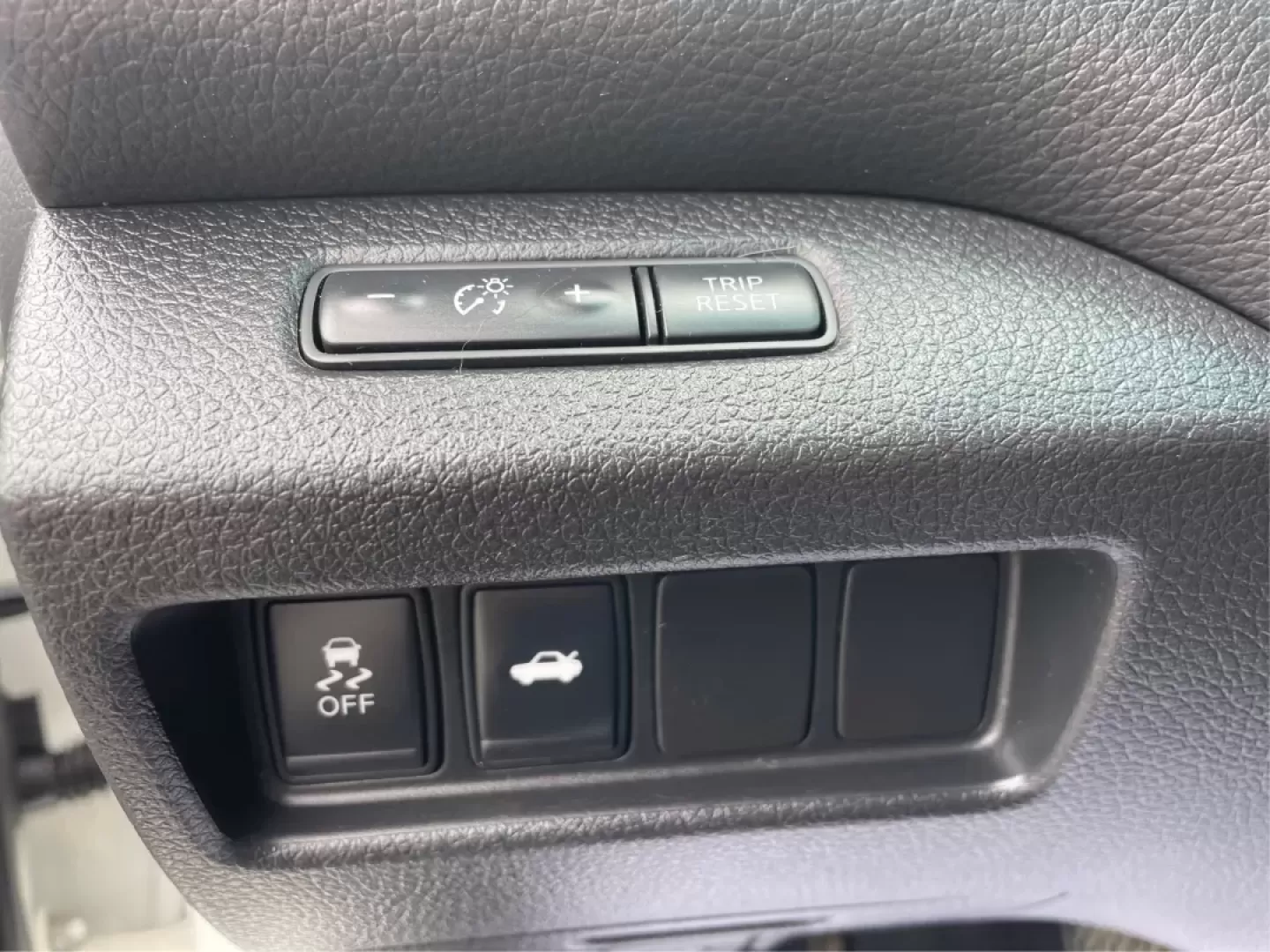 2013 Nissan Altima 2.5 S (1N4AL3APXDC) with an 2.5L I-4 DOHC engine, located at 401 Woodman Dr, Riverside, OH, 45431, (937) 908-9800, 39.760899, -84.123421 - **Experience the Ultimate Blend of Comfort and Reliability with the 2013 Nissan Altima 2.5 S Perfect for Your Lifestyle!**<br /> <br /> Are you in search of a vehicle that effortlessly balances daily commuting and weekend getaways? Look no further than this stunning 2013 Nissan Altima 2.5 S, now av - Photo#17