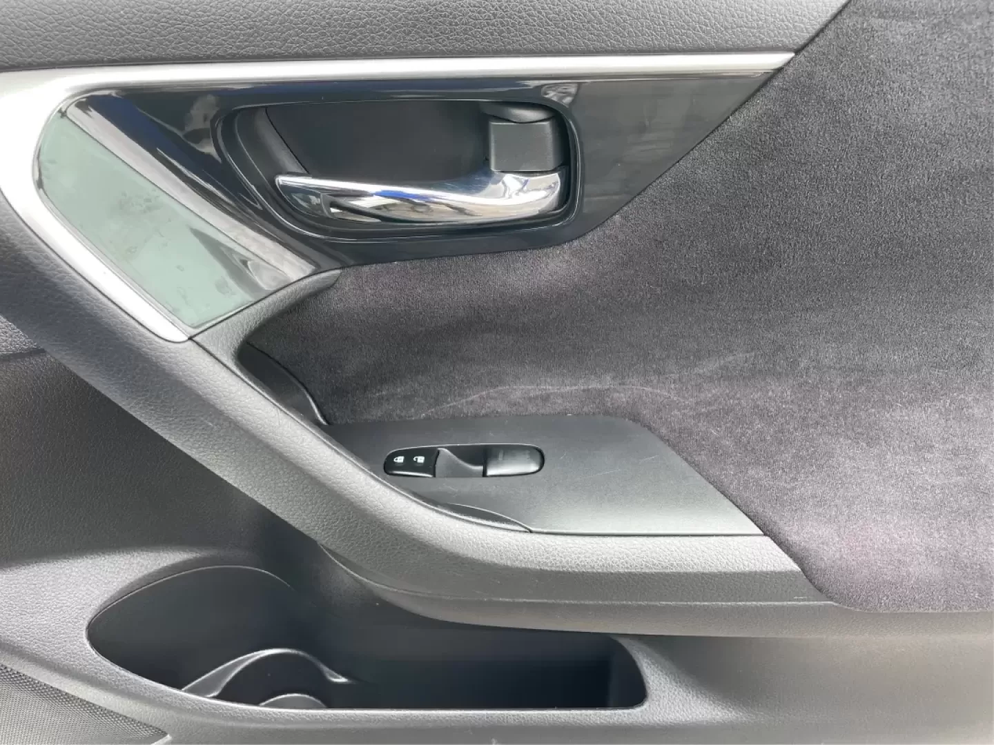 2013 Nissan Altima 2.5 S (1N4AL3APXDC) with an 2.5L I-4 DOHC engine, located at 401 Woodman Dr, Riverside, OH, 45431, (937) 908-9800, 39.760899, -84.123421 - **Experience the Ultimate Blend of Comfort and Reliability with the 2013 Nissan Altima 2.5 S Perfect for Your Lifestyle!**<br /> <br /> Are you in search of a vehicle that effortlessly balances daily commuting and weekend getaways? Look no further than this stunning 2013 Nissan Altima 2.5 S, now av - Photo#20