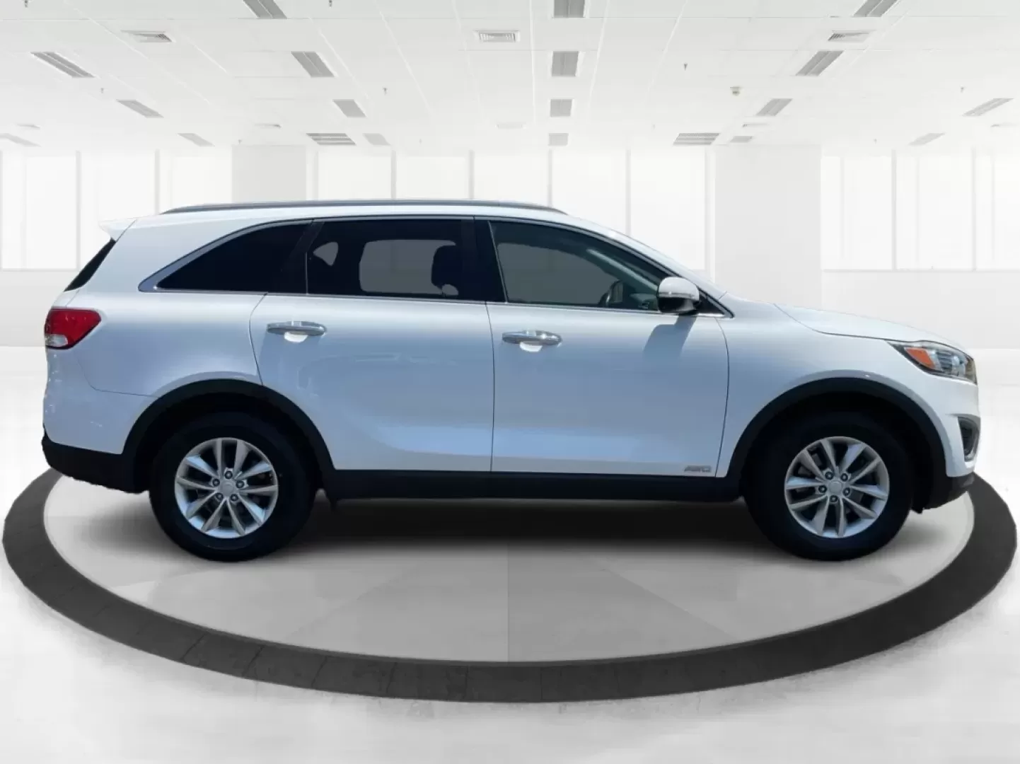 2016 Kia Sorento 2.4L LX (5XYPGDA34GG) with an 2.4L I-4 gasoline direct injection engine, located at 401 Woodman Dr, Riverside, OH, 45431, (937) 908-9800, 39.760899, -84.123421 - **Adventure Awaits: Drive Home This 2016 Kia Sorento from Advantage Car and Credit!**<br /> <br /> Are you searching for the perfect vehicle that effortlessly combines style, comfort, and the ability to tackle any adventure? Look no further than this stunning **2016 Kia Sorento 2.4L LX**! Whether yo - Photo#1